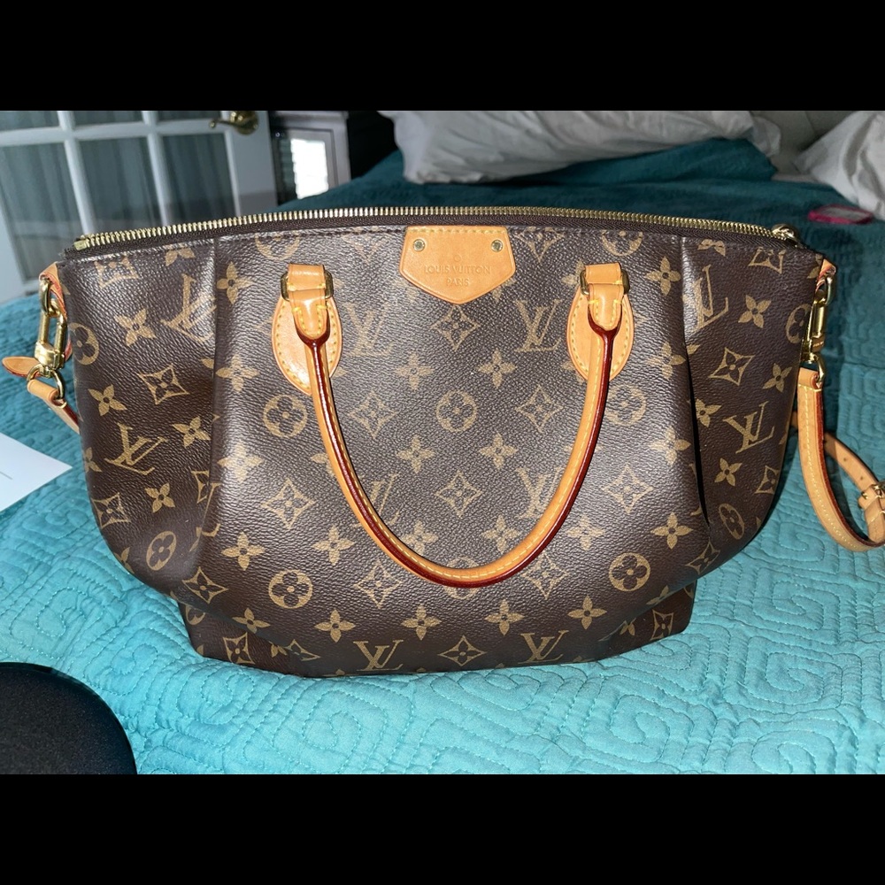Louis Vuitton purse